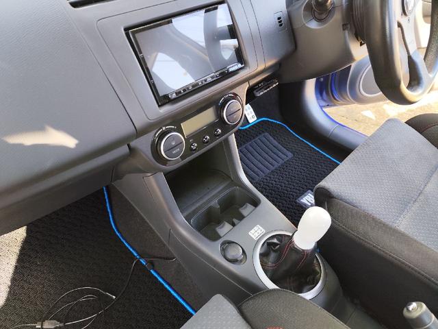 スイフト スポーツ　モンスターＣＰＵ　モンスターリアスポイラー　ＢＬＩＴＺ車高調　ＥＴＣ　ディスプレイオーディオ社外シフトノブ　ＡＭＥ　ＴＲＡＣＥＲ１６インチアルミホイール　ＰＯＴＥＮＺＡ　ＲＥ００４　１９５／５０－１６（40枚目）