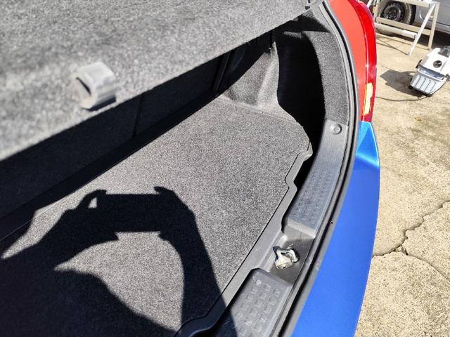 スイフト スポーツ　モンスターＣＰＵ　モンスターリアスポイラー　ＢＬＩＴＺ車高調　ＥＴＣ　ディスプレイオーディオ社外シフトノブ　ＡＭＥ　ＴＲＡＣＥＲ１６インチアルミホイール　ＰＯＴＥＮＺＡ　ＲＥ００４　１９５／５０－１６（53枚目）