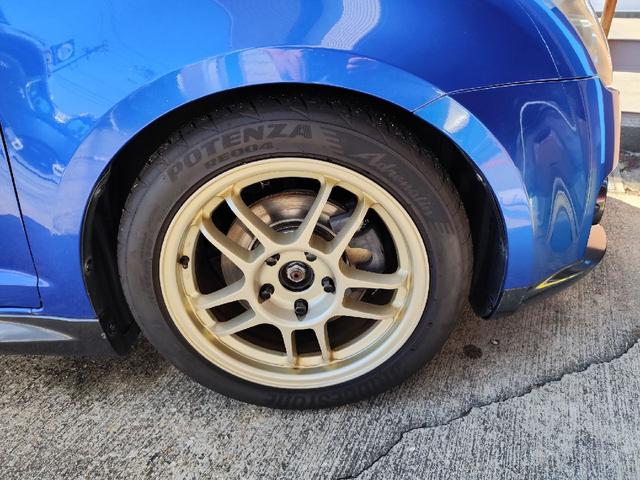 スイフト スポーツ　モンスターＣＰＵ　モンスターリアスポイラー　ＢＬＩＴＺ車高調　ＥＴＣ　ディスプレイオーディオ社外シフトノブ　ＡＭＥ　ＴＲＡＣＥＲ１６インチアルミホイール　ＰＯＴＥＮＺＡ　ＲＥ００４　１９５／５０－１６（60枚目）