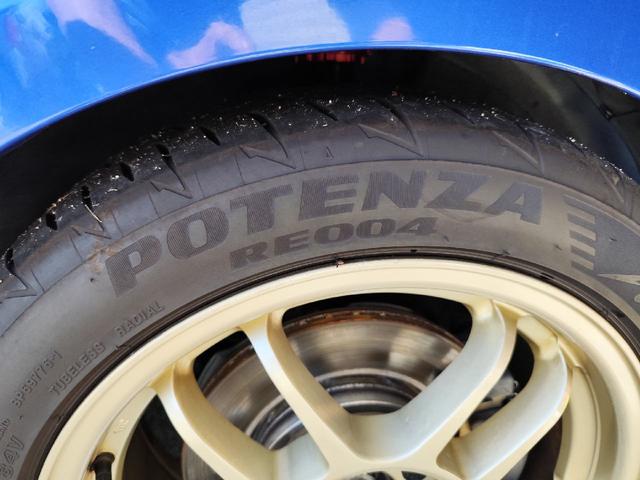 スイフト スポーツ　モンスターＣＰＵ　モンスターリアスポイラー　ＢＬＩＴＺ車高調　ＥＴＣ　ディスプレイオーディオ社外シフトノブ　ＡＭＥ　ＴＲＡＣＥＲ１６インチアルミホイール　ＰＯＴＥＮＺＡ　ＲＥ００４　１９５／５０－１６（62枚目）