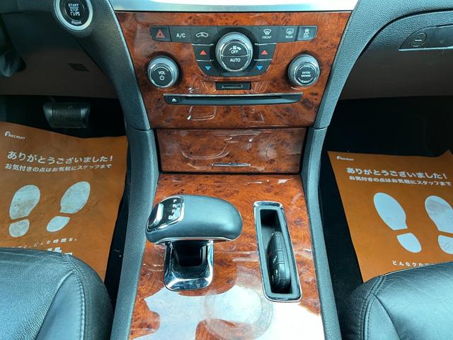 クライスラー・３００ ベースグレード　ＳＲＴ８仕様／２０１３年モデル／レグザーニ２２インチアルミ／ローダウン／前後社外バンパー／社外グリル（16枚目）