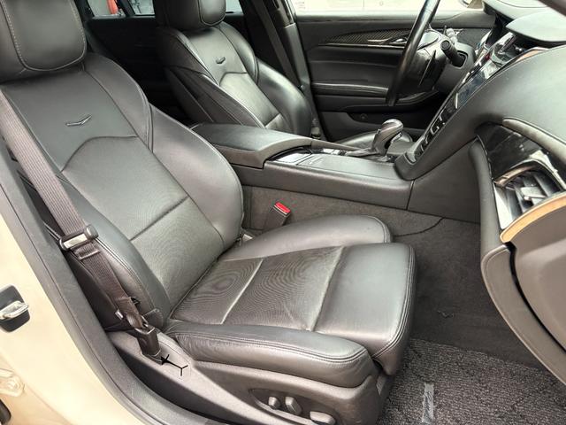 キャデラックCTS エレガンス 車検R9年8月まで/タイヤ・ブレーキパッド前後新品/社外18インチアルミ/ローダウン(車高調)/BOSEサウンドシステム/シートヒーター/シートベンチレーション/ステアリングヒーター/ガラスサンルーフ(17枚目)