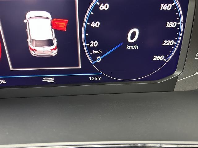 Ｔ－ロック ＴＤＩ　４モーション　Ｒライン　ブラックスタイル　電動テールゲート　ナビゲーションシステム　渋滞時追従支援システム　パークディスタンスコントロール　ＡＣＣ　レーンチェンジアシストシステム　リヤビューカメラ　マトリックスＬＥＤヘッドライト（9枚目）