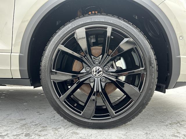 Ｔ－ロック ＴＤＩ　４モーション　Ｒライン　ブラックスタイル　電動テールゲート　ナビゲーションシステム　渋滞時追従支援システム　パークディスタンスコントロール　ＡＣＣ　レーンチェンジアシストシステム　リヤビューカメラ　マトリックスＬＥＤヘッドライト（12枚目）