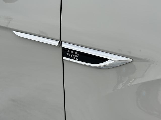 Ｔ－ロック ＴＤＩ　４モーション　Ｒライン　ブラックスタイル　電動テールゲート　ナビゲーションシステム　渋滞時追従支援システム　パークディスタンスコントロール　ＡＣＣ　レーンチェンジアシストシステム　リヤビューカメラ　マトリックスＬＥＤヘッドライト（13枚目）