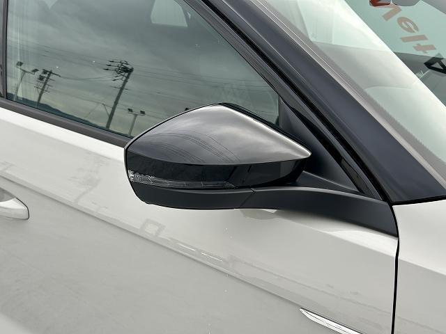 Ｔ－ロック ＴＤＩ　４モーション　Ｒライン　ブラックスタイル　電動テールゲート　ナビゲーションシステム　渋滞時追従支援システム　パークディスタンスコントロール　ＡＣＣ　レーンチェンジアシストシステム　リヤビューカメラ　マトリックスＬＥＤヘッドライト（14枚目）