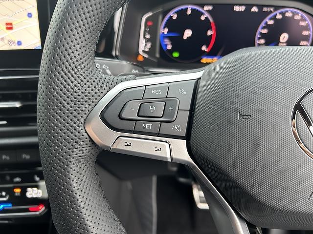 Ｔ－ロック ＴＤＩ　４モーション　Ｒライン　ブラックスタイル　電動テールゲート　ナビゲーションシステム　渋滞時追従支援システム　パークディスタンスコントロール　ＡＣＣ　レーンチェンジアシストシステム　リヤビューカメラ　マトリックスＬＥＤヘッドライト（23枚目）