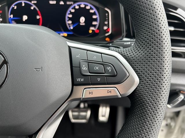 Ｔ－ロック ＴＤＩ　４モーション　Ｒライン　ブラックスタイル　電動テールゲート　ナビゲーションシステム　渋滞時追従支援システム　パークディスタンスコントロール　ＡＣＣ　レーンチェンジアシストシステム　リヤビューカメラ　マトリックスＬＥＤヘッドライト（24枚目）