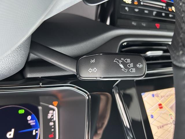 Ｔ－ロック ＴＤＩ　４モーション　Ｒライン　ブラックスタイル　電動テールゲート　ナビゲーションシステム　渋滞時追従支援システム　パークディスタンスコントロール　ＡＣＣ　レーンチェンジアシストシステム　リヤビューカメラ　マトリックスＬＥＤヘッドライト（25枚目）