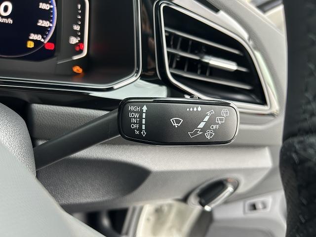 Ｔ－ロック ＴＤＩ　４モーション　Ｒライン　ブラックスタイル　電動テールゲート　ナビゲーションシステム　渋滞時追従支援システム　パークディスタンスコントロール　ＡＣＣ　レーンチェンジアシストシステム　リヤビューカメラ　マトリックスＬＥＤヘッドライト（26枚目）