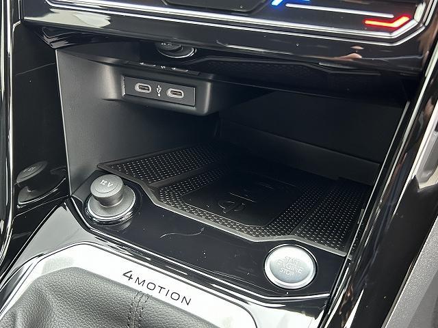 Ｔ－ロック ＴＤＩ　４モーション　Ｒライン　ブラックスタイル　電動テールゲート　ナビゲーションシステム　渋滞時追従支援システム　パークディスタンスコントロール　ＡＣＣ　レーンチェンジアシストシステム　リヤビューカメラ　マトリックスＬＥＤヘッドライト（31枚目）