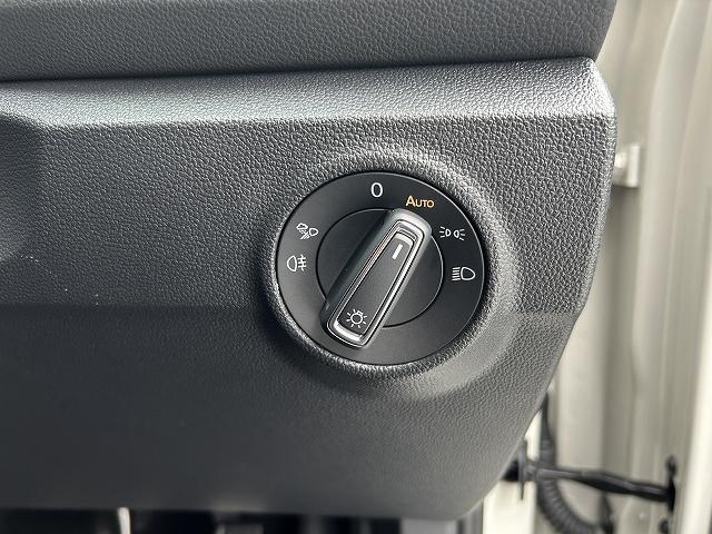 Ｔ－ロック ＴＤＩ　４モーション　Ｒライン　ブラックスタイル　電動テールゲート　ナビゲーションシステム　渋滞時追従支援システム　パークディスタンスコントロール　ＡＣＣ　レーンチェンジアシストシステム　リヤビューカメラ　マトリックスＬＥＤヘッドライト（37枚目）