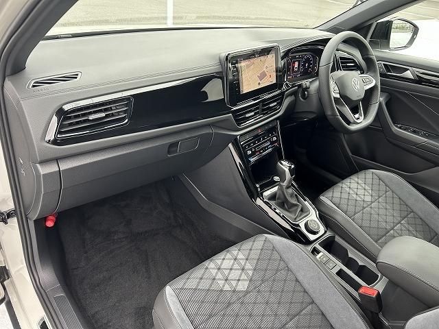 Ｔ－ロック ＴＤＩ　４モーション　Ｒライン　ブラックスタイル　電動テールゲート　ナビゲーションシステム　渋滞時追従支援システム　パークディスタンスコントロール　ＡＣＣ　レーンチェンジアシストシステム　リヤビューカメラ　マトリックスＬＥＤヘッドライト（39枚目）