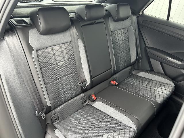 Ｔ－ロック ＴＤＩ　４モーション　Ｒライン　ブラックスタイル　電動テールゲート　ナビゲーションシステム　渋滞時追従支援システム　パークディスタンスコントロール　ＡＣＣ　レーンチェンジアシストシステム　リヤビューカメラ　マトリックスＬＥＤヘッドライト（44枚目）