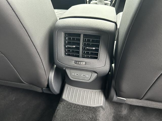 Ｔ－ロック ＴＤＩ　４モーション　Ｒライン　ブラックスタイル　電動テールゲート　ナビゲーションシステム　渋滞時追従支援システム　パークディスタンスコントロール　ＡＣＣ　レーンチェンジアシストシステム　リヤビューカメラ　マトリックスＬＥＤヘッドライト（45枚目）