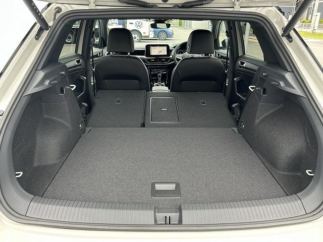 Ｔ－ロック ＴＤＩ　４モーション　Ｒライン　ブラックスタイル　電動テールゲート　ナビゲーションシステム　渋滞時追従支援システム　パークディスタンスコントロール　ＡＣＣ　レーンチェンジアシストシステム　リヤビューカメラ　マトリックスＬＥＤヘッドライト（48枚目）