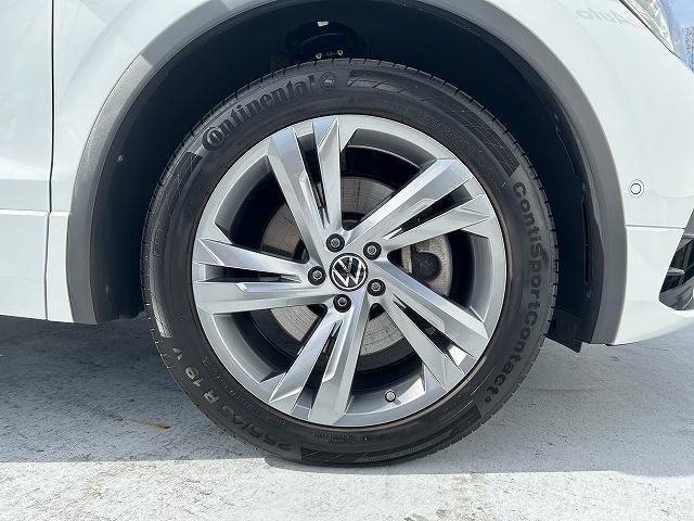 ティグアン ＴＳＩ　４モーション　Ｒライン　電動テールゲート　ナビゲーションシステム　アラウンドビューカメラ　ＡＣＣ　レーンチェンジアシストシステム　プリクラッシュブレーキシステム　マトリックスＬＥＤヘッドライト（13枚目）