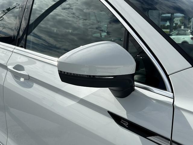 ティグアン ＴＳＩ　４モーション　Ｒライン　電動テールゲート　ナビゲーションシステム　アラウンドビューカメラ　ＡＣＣ　レーンチェンジアシストシステム　プリクラッシュブレーキシステム　マトリックスＬＥＤヘッドライト（14枚目）