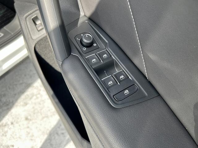 ティグアン ＴＳＩ　４モーション　Ｒライン　電動テールゲート　ナビゲーションシステム　アラウンドビューカメラ　ＡＣＣ　レーンチェンジアシストシステム　プリクラッシュブレーキシステム　マトリックスＬＥＤヘッドライト（22枚目）