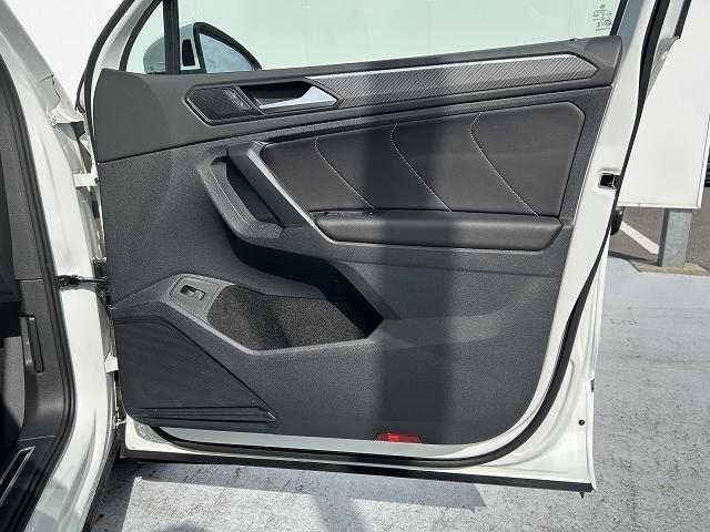 ティグアン ＴＳＩ　４モーション　Ｒライン　電動テールゲート　ナビゲーションシステム　アラウンドビューカメラ　ＡＣＣ　レーンチェンジアシストシステム　プリクラッシュブレーキシステム　マトリックスＬＥＤヘッドライト（23枚目）