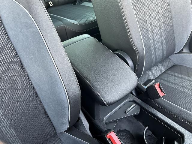 ティグアン ＴＳＩ　４モーション　Ｒライン　電動テールゲート　ナビゲーションシステム　アラウンドビューカメラ　ＡＣＣ　レーンチェンジアシストシステム　プリクラッシュブレーキシステム　マトリックスＬＥＤヘッドライト（39枚目）