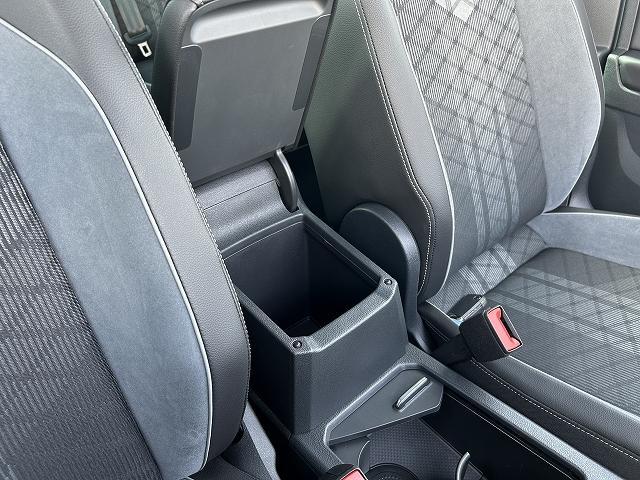 ティグアン ＴＳＩ　４モーション　Ｒライン　電動テールゲート　ナビゲーションシステム　アラウンドビューカメラ　ＡＣＣ　レーンチェンジアシストシステム　プリクラッシュブレーキシステム　マトリックスＬＥＤヘッドライト（40枚目）