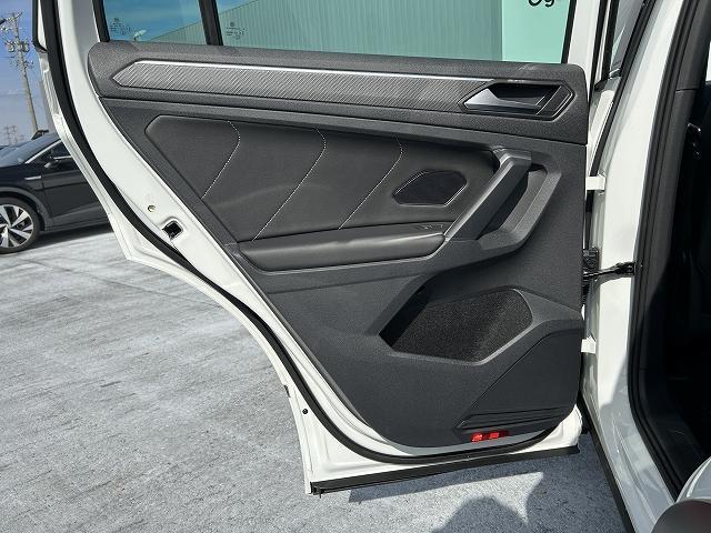 ティグアン ＴＳＩ　４モーション　Ｒライン　電動テールゲート　ナビゲーションシステム　アラウンドビューカメラ　ＡＣＣ　レーンチェンジアシストシステム　プリクラッシュブレーキシステム　マトリックスＬＥＤヘッドライト（45枚目）