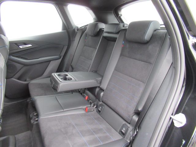 後部座席の方もゆったり乗車可能です！