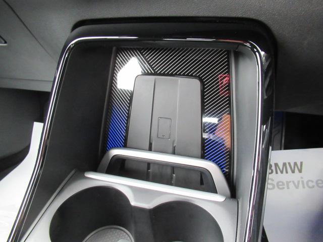 スマホのワイヤレスチャージが出来ます。