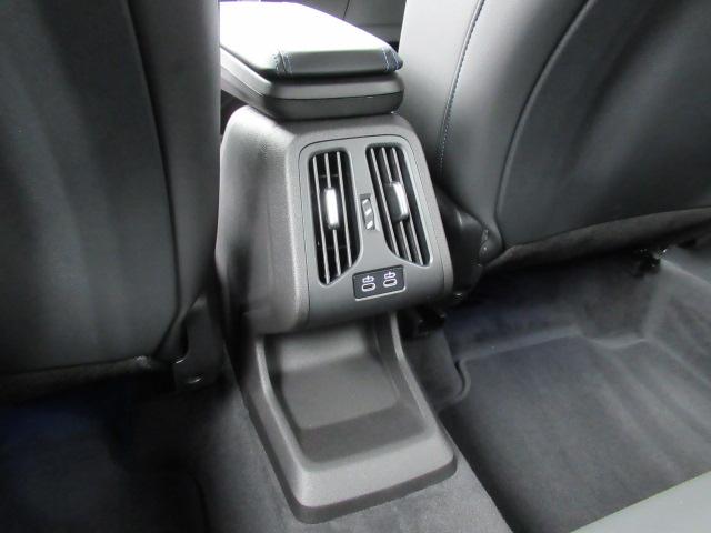 リア席にはタイプＣのＵＳＢポートもございます。