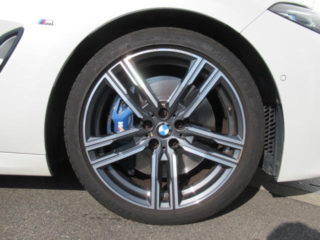 8シリーズ 840d xDrive グランクーペ Mスポーツ 赤/黒レザーシート/19インチホイール/全方位カメラ/純正TVチューナー/ベンチレーションシート/シートヒーター(14枚目)
