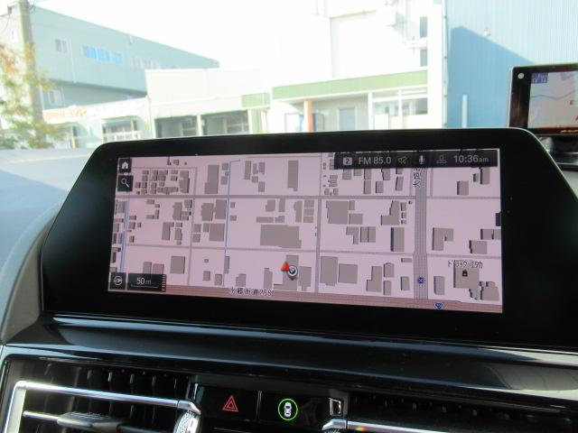 8シリーズ 840d xDrive グランクーペ Mスポーツ 赤/黒レザーシート/19インチホイール/全方位カメラ/純正TVチューナー/ベンチレーションシート/シートヒーター(16枚目)