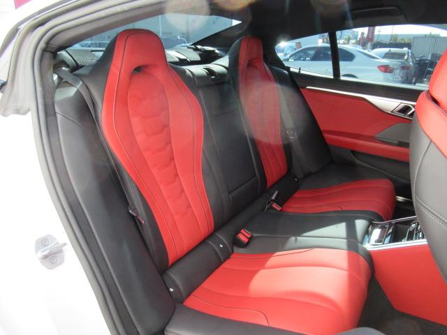 8シリーズ 840d xDrive グランクーペ Mスポーツ 赤/黒レザーシート/19インチホイール/全方位カメラ/純正TVチューナー/ベンチレーションシート/シートヒーター(32枚目)