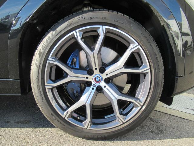 ２１インチアロイホイール装備です。見た目がガラリと変わります。