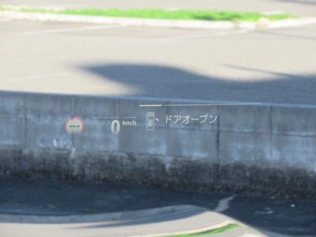 ヘッドアップディスプレイを装備しております