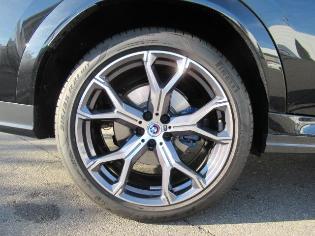 ２１インチアロイホイール装備です。見た目がガラリと変わります。