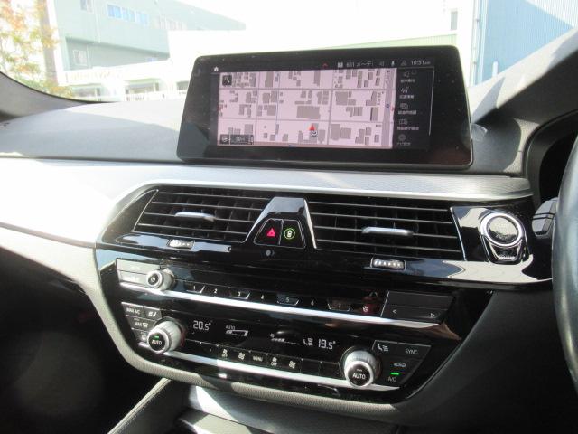 タッチパネルナビとなります。スマホのように使用できます。