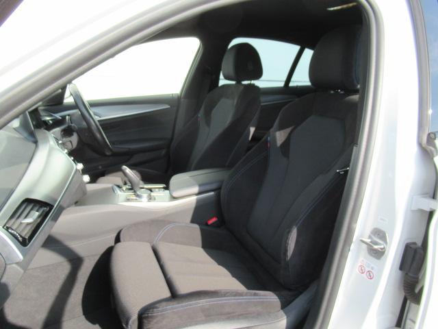 車内での喫煙歴も無く綺麗な状態をキープしております。