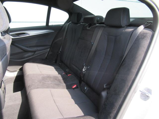 後部座席の方もゆったり乗車可能です！