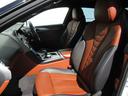 フロント電動シート装備。運転席シートメモリー機能:シートおよびドア・ミラーの位置を2通り記憶することができます。