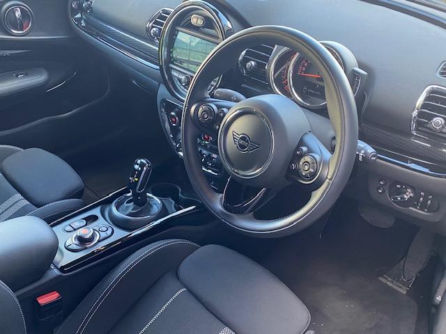 MINI クーパーS クラブマン 17AW ホワイトシルバー スポーツシート クーパーS クラブマン 地デジ付 LEDヘッドライト UKテールランプ Bカメラ+PDC ACC 純正ナビ ワンオーナー 禁煙 認定中古車(19枚目)