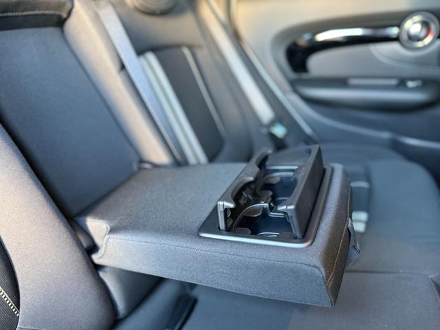 ���A�̃A�[�����X�g�̓J�b�v�z���_�[�t���ł��B