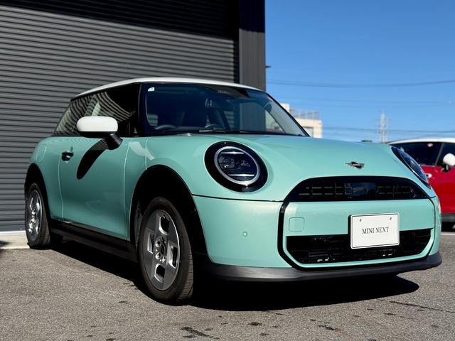 MINI クーパーC クラシック・トリム 16AW クラシックトリム 純正ナビ バックカメラ シートヒーター パーキングアシスト コンフォートアクセス デモカー使用 禁煙(9枚目)