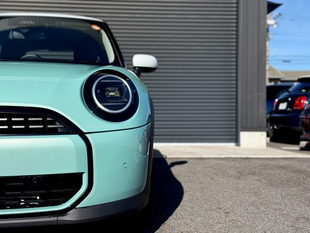 MINI クーパーC クラシック・トリム 16AW クラシックトリム 純正ナビ バックカメラ シートヒーター パーキングアシスト コンフォートアクセス デモカー使用 禁煙(10枚目)