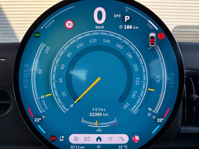 MINI クーパーC クラシック・トリム 16AW クラシックトリム 純正ナビ バックカメラ シートヒーター パーキングアシスト コンフォートアクセス デモカー使用 禁煙(32枚目)