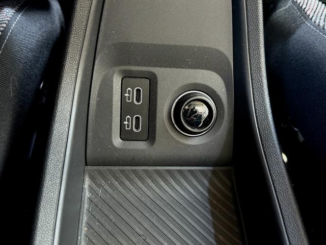 MINI クーパーC クラシック・トリム 16AW クラシックトリム 純正ナビ バックカメラ シートヒーター パーキングアシスト コンフォートアクセス デモカー使用 禁煙(41枚目)