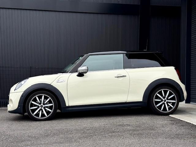 MINI クーパーS 17AW ペッパーホワイト モルトブラウンレザーシート クーパーS Bカメラ+PDC シートヒーター ACC LEDヘッドライト ワンオーナー 禁煙 認定中古車(10枚目)
