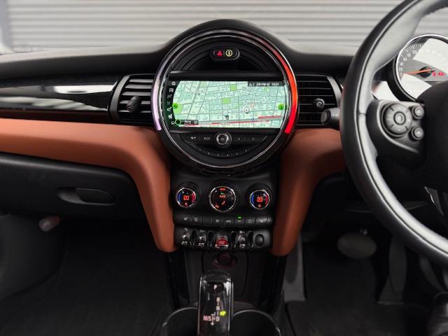 MINI クーパーS 17AW ペッパーホワイト モルトブラウンレザーシート クーパーS Bカメラ+PDC シートヒーター ACC LEDヘッドライト ワンオーナー 禁煙 認定中古車(26枚目)