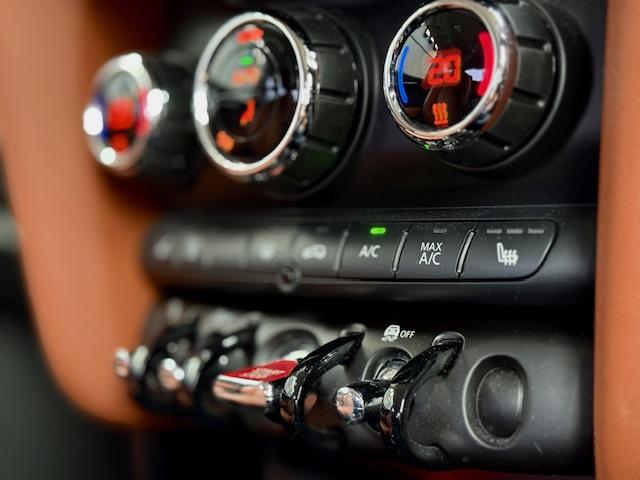 MINI クーパーS 17AW ペッパーホワイト モルトブラウンレザーシート クーパーS Bカメラ+PDC シートヒーター ACC LEDヘッドライト ワンオーナー 禁煙 認定中古車(31枚目)