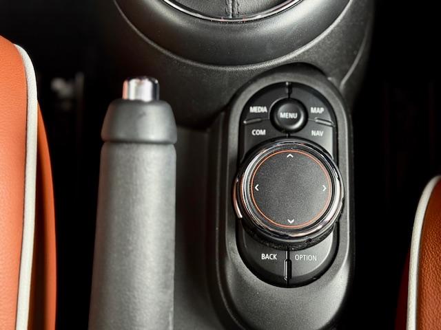 MINI クーパーS 17AW ペッパーホワイト モルトブラウンレザーシート クーパーS Bカメラ+PDC シートヒーター ACC LEDヘッドライト ワンオーナー 禁煙 認定中古車(32枚目)